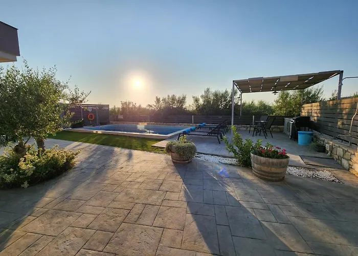 Villa Sheila With Private Pool
