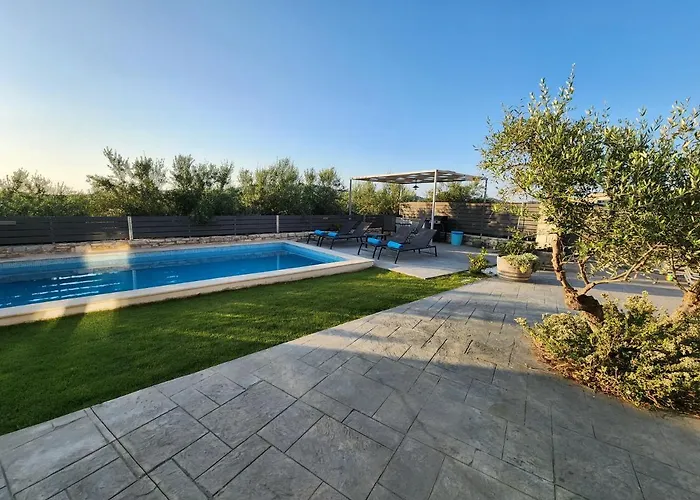 Villa Sheila With Private Pool