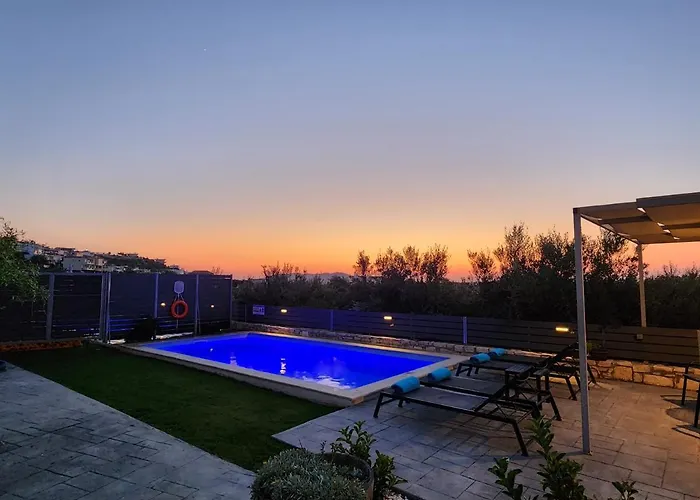 Villa Sheila With Private Pool