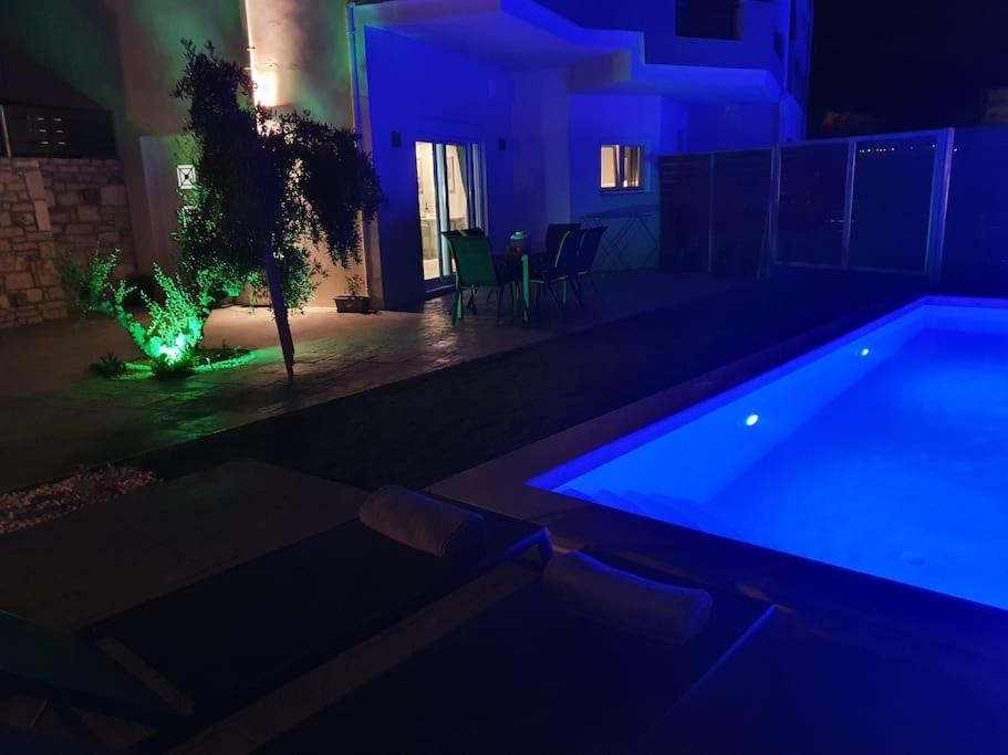 Sheila With Private Pool Villa *