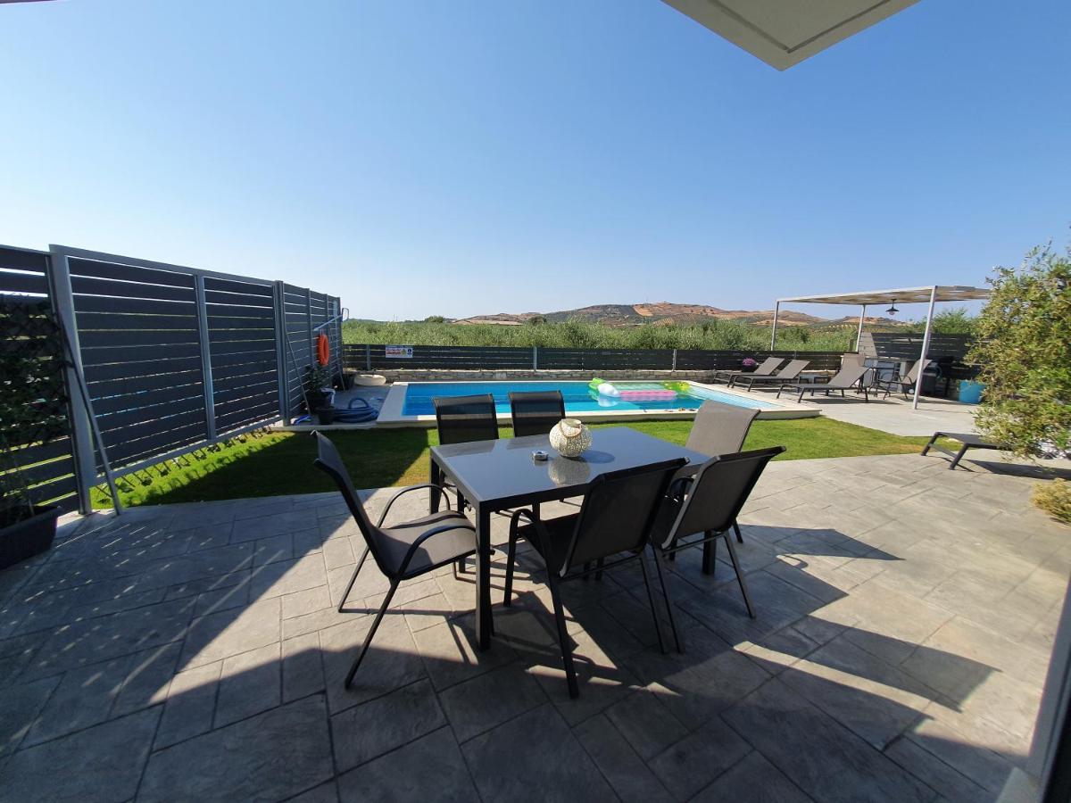 Villa Sheila With Private Pool Roumeli